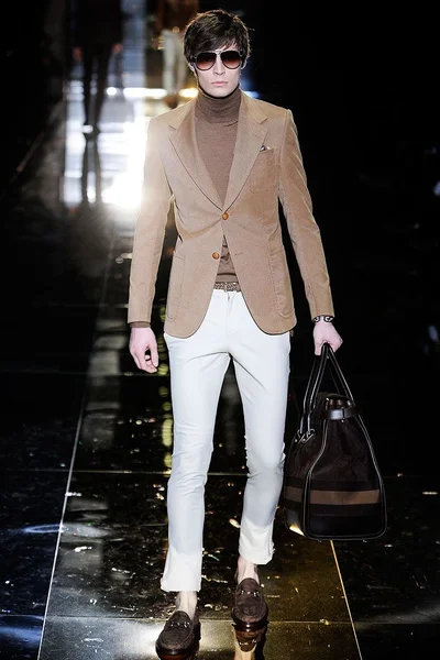 Look 10